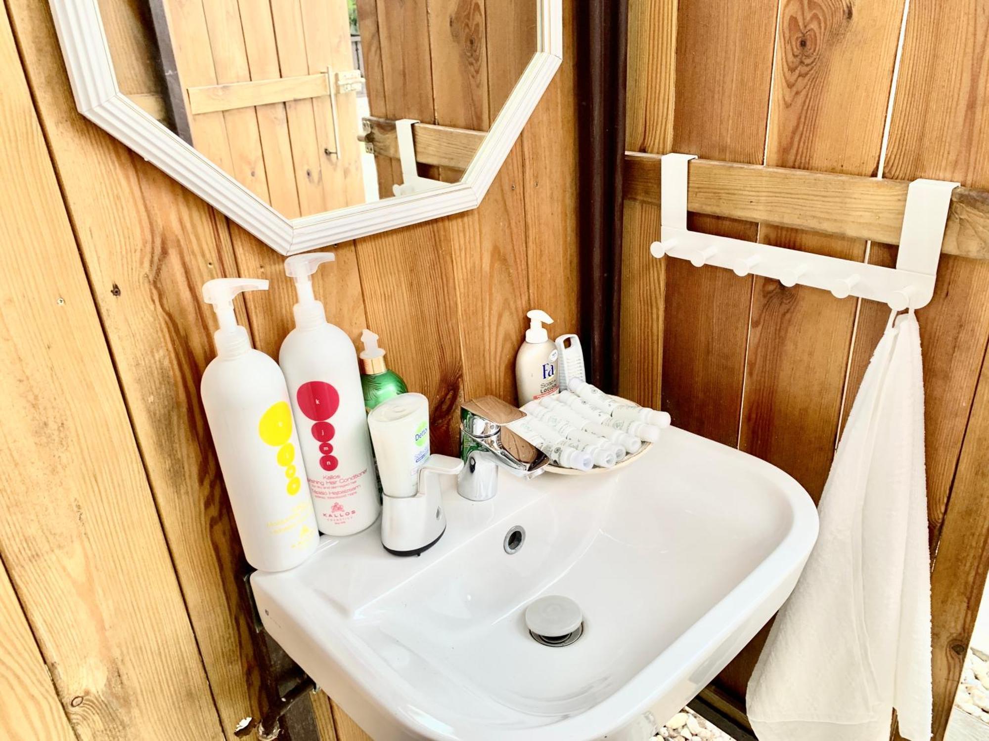 Szarszo Apartment With 3 Rooms And Private Beach, Private Parking Balatonszárszó Kültér fotó